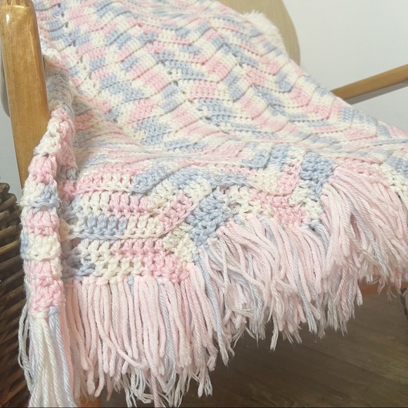Vintage Handmade Afghan Crochet Knit Chevron Blanket with Fringe Size 40” x 49” - Picture 5 of 12